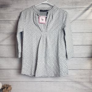 Women's XS‎ Liza Byrd Geometric Gray White V Neck Pullover NWT